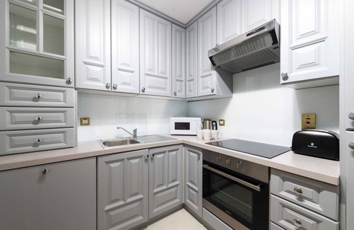 Abingdon Apartment | Fresh and smart two-bedroom apartment in Kensington, London