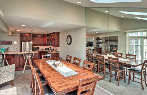 Lake Harmony Estates House | Fresh Bright and Clean Mountainside Villa w free Beach&Pool Access