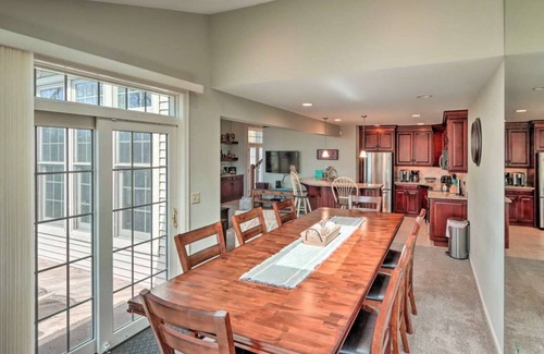 Lake Harmony Estates House | Fresh Bright and Clean Mountainside Villa w free Beach&Pool Access