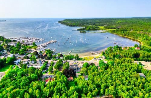 Fish Creek Hotel | Fresh Coast Motel