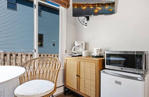 Fish Creek Hotel | Fresh Coast Motel