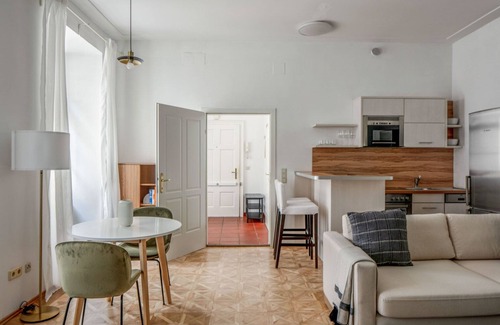 Sankt Ulrich Apartment | Fresh Neubau 1BR, nr Restaurants, Bars & Transportation, by Blueground