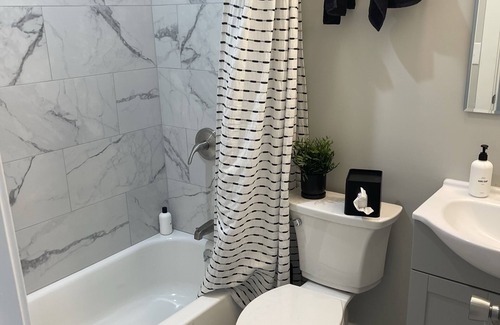 Heart of Chicago Apartment | Fresh Stylish Apartment