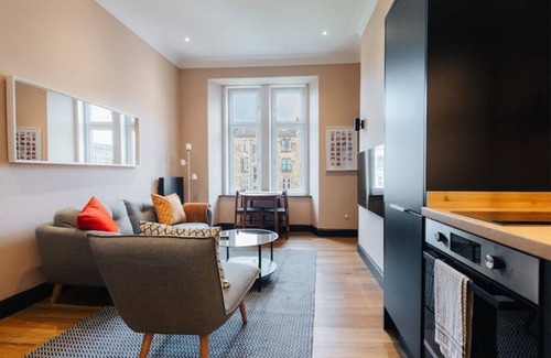 Glasgow Westend Apartment | Fresh Stylish West End Flat