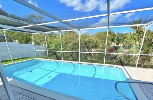 Sunrise Villa | FRESH! Tropical Oasis/Pool King Bed/Top Location