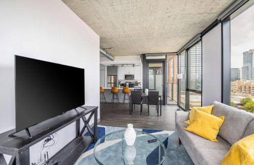 West Loop Apartment | Freshly Minted 2BR - Elegance & Comfort in Central Chicago