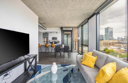 West Loop Apartment | Freshly Minted 2BR - Elegance & Comfort in Central Chicago