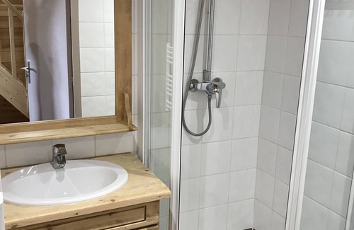 Mont-de-Lans Apartment | Freshly renovated apartment for 10/12, ski-in/ski-out, magnificent view