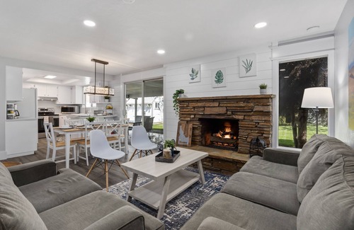 West Valley House | ☆Freshly Updated Home Fast WIFI Smart TV 2 Parks☆