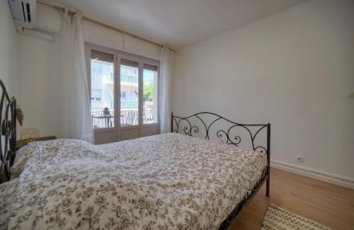 Riou - Petit Juas - Av de Grasse Apartment | FRGK Stanislas 2BR AC