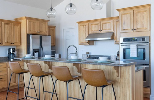 Davenport House | Friday Bay Retreat – Upper Level Getaway With Gorgeous Views