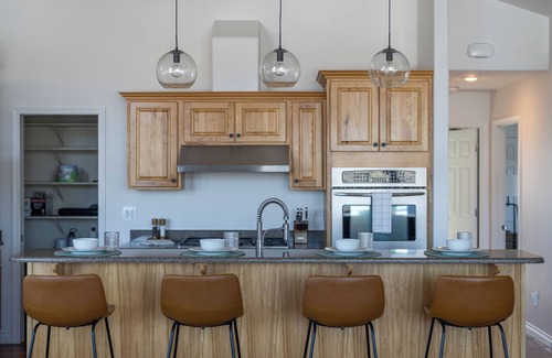 Davenport House | Friday Bay Retreat – Upper Level Getaway With Gorgeous Views