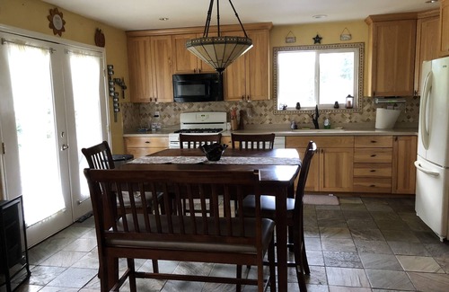 Cohoe House | Friendly Reeder Lake House