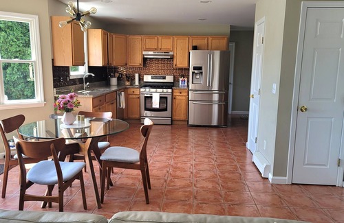 Calverton House | Friends & Family House between beach and the Wine Country