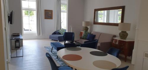 Hage Hotel | Friesischer Hof, Ferienwohnungen mit Indoor Spielplatz, kostenfreien Parkplatz und W-Lan