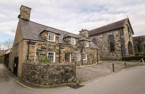 Dolgellau House | Fro Awel