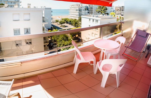 La Baule-Escoublac Apartment | From 75€ (mini 2nights) in La Baule Centre Ville, free WiFi. "Côté Mer.