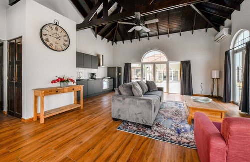 Santa Cruz House | From its exclusive nature location, the secluded villas embrace open-air layouts.