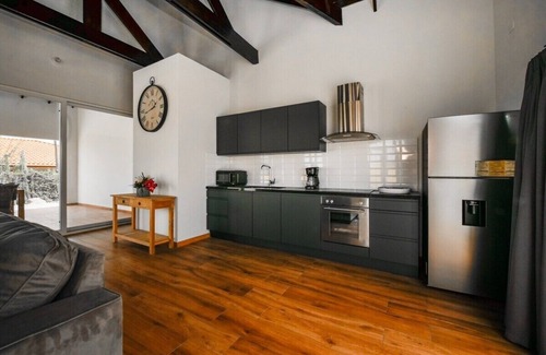 Santa Cruz House | From its exclusive nature location, the secluded villas embrace open-air layouts.