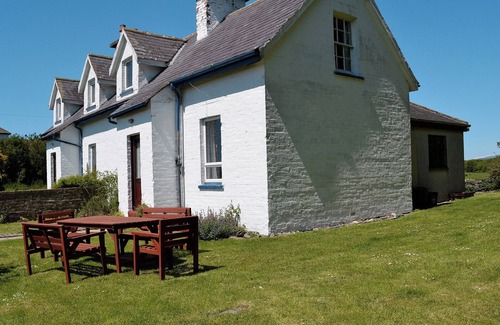 Newton Stewart Cottage | From this delightful cottage enjoy magnificent sea views.