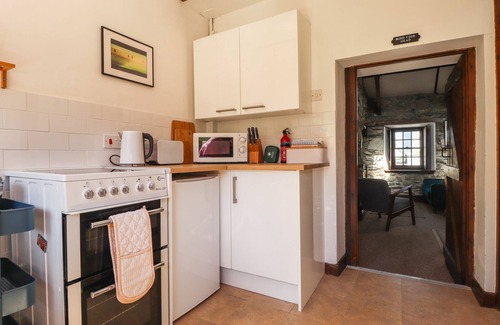 Newport Cottage | FRONDEG, family friendly, with a garden in Newport, Pembrokeshire