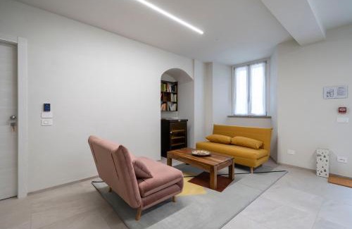 Olginate Apartment | Front Lake Como - 3 Bedrms with AC, Free Parking and Wifi