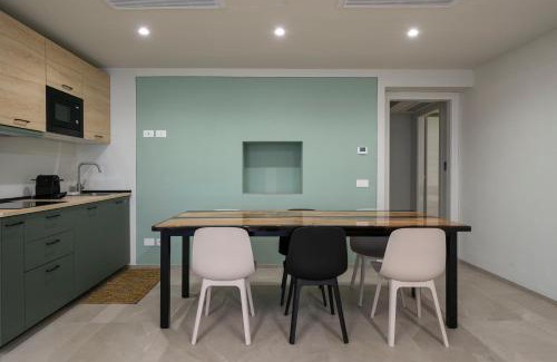 Olginate Apartment | Front Lake Como - 3 Bedrms with AC, Free Parking and Wifi