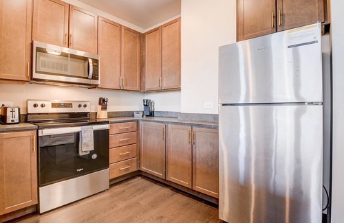 Louisville Apartment | Frontdesk | 2 BR Apt near Kentucky Kingdom