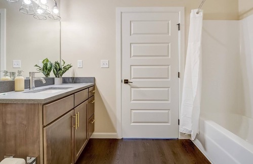 Louisville Apartment | Frontdesk | 2 BR Apt near Highland Festival Ground