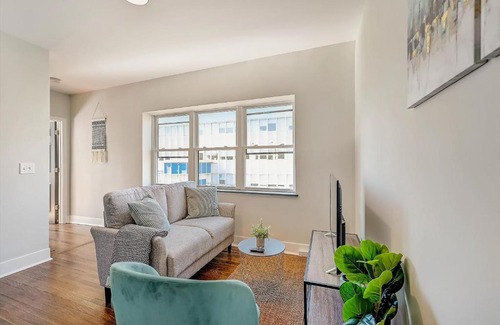 East Walnut HIlls Apartment | FRONTDESK 2622 Victory Pkwy Apts Cincinnati