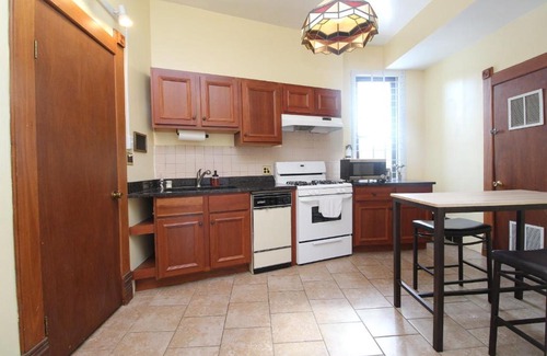 Mid-North District Apartment | FRONTDESK Classic 2 BR Apt in Lincoln Park