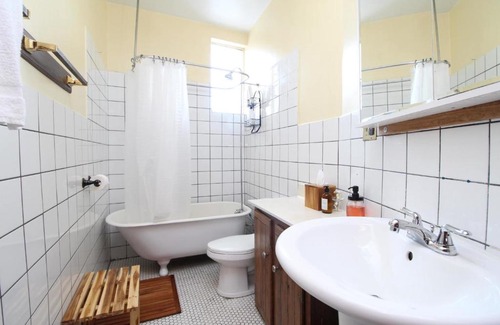 Mid-North District Apartment | FRONTDESK Classic 2 BR Apt in Lincoln Park