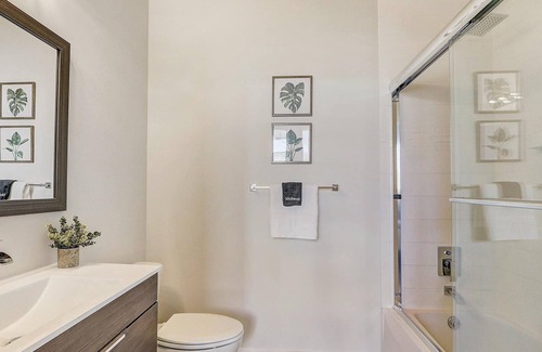 Brewerytown Apartment | Frontdesk | Convenient 2BR Brewerytown Apt