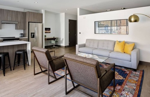 Downtown Kansas City Apartment | Frontdesk | Modern 1 BR Apt with Free Parking