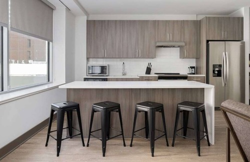 Downtown Kansas City Apartment | Frontdesk | Modern 1 BR Apt with Free Parking