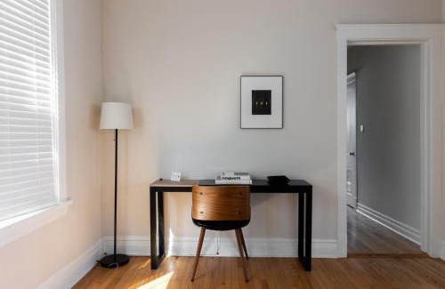 Roscoe Village Apartment | FRONTDESK Modern 2 BR Apt with Lake View