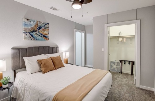 West Campus Apartment | FRONTDESK Pointe on Rio Apts West Campus Austin