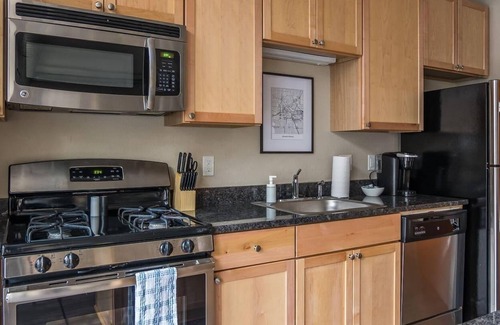 Downtown Minneapolis Apartment | Frontdesk | Relaxing + Open 1BR Apt near Downtown