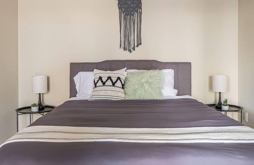 Downtown Minneapolis Apartment | Frontdesk | Relaxing + Open 1BR Apt near Downtown