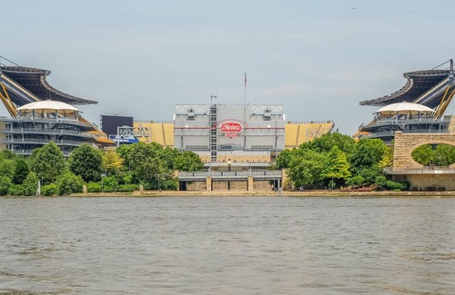 Cultural District Apartment | Frontdesk | Studio Apt by UPMC Childrens Hospital