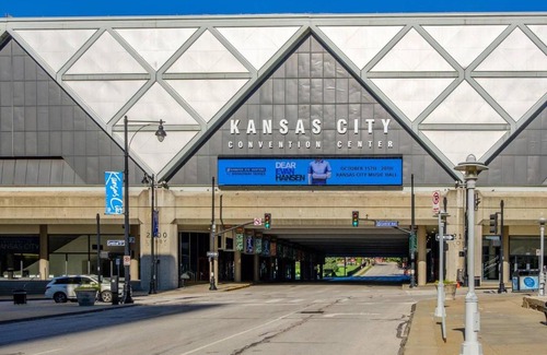 Downtown Kansas City Apartment | FRONTDESK The Grand Apts Downtown Kansas City