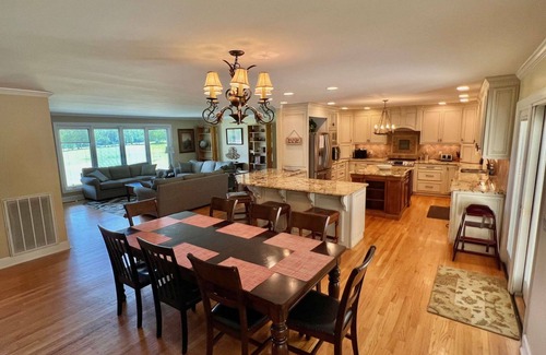 Lookout Valley Neighborhood Association House | Fryars' Green Guest House at Tennessee RiverPlace