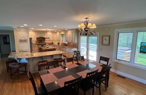 Lookout Valley Neighborhood Association House | Fryars' Green Guest House at Tennessee RiverPlace