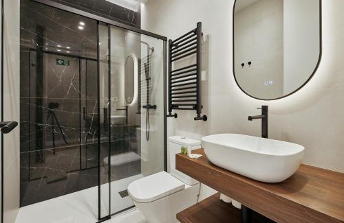 Trafalgar House | Fuencarral Living 7BR 7BH