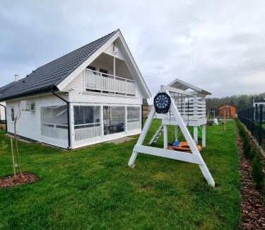 Gizycko House | Fuledzki Biały Domek - Mazury, Jacuzzi, Sauna, Giżycko