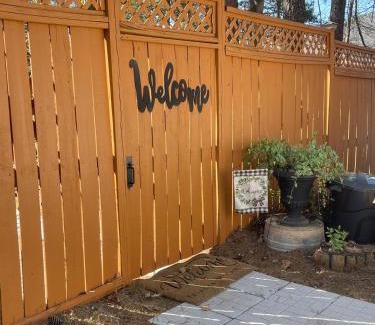Stockbridge Apartment | Full 1 bedroom apartment to yourself