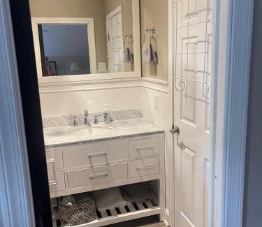 Stockbridge Apartment | Full 1 bedroom apartment to yourself