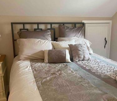 Stockbridge Apartment | Full 1 bedroom apartment to yourself