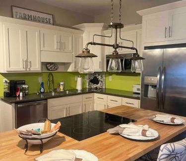 Stockbridge Apartment | Full 1 bedroom apartment to yourself