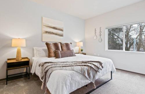 South Perry District Apartment | Full ADA Unit - 2 Bed 2 Bath Unit Near Downtown